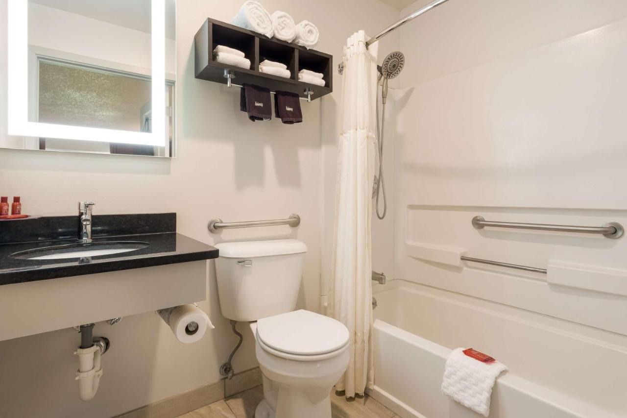 Surestay Hotel By Best Western Thomson Ngoại thất bức ảnh