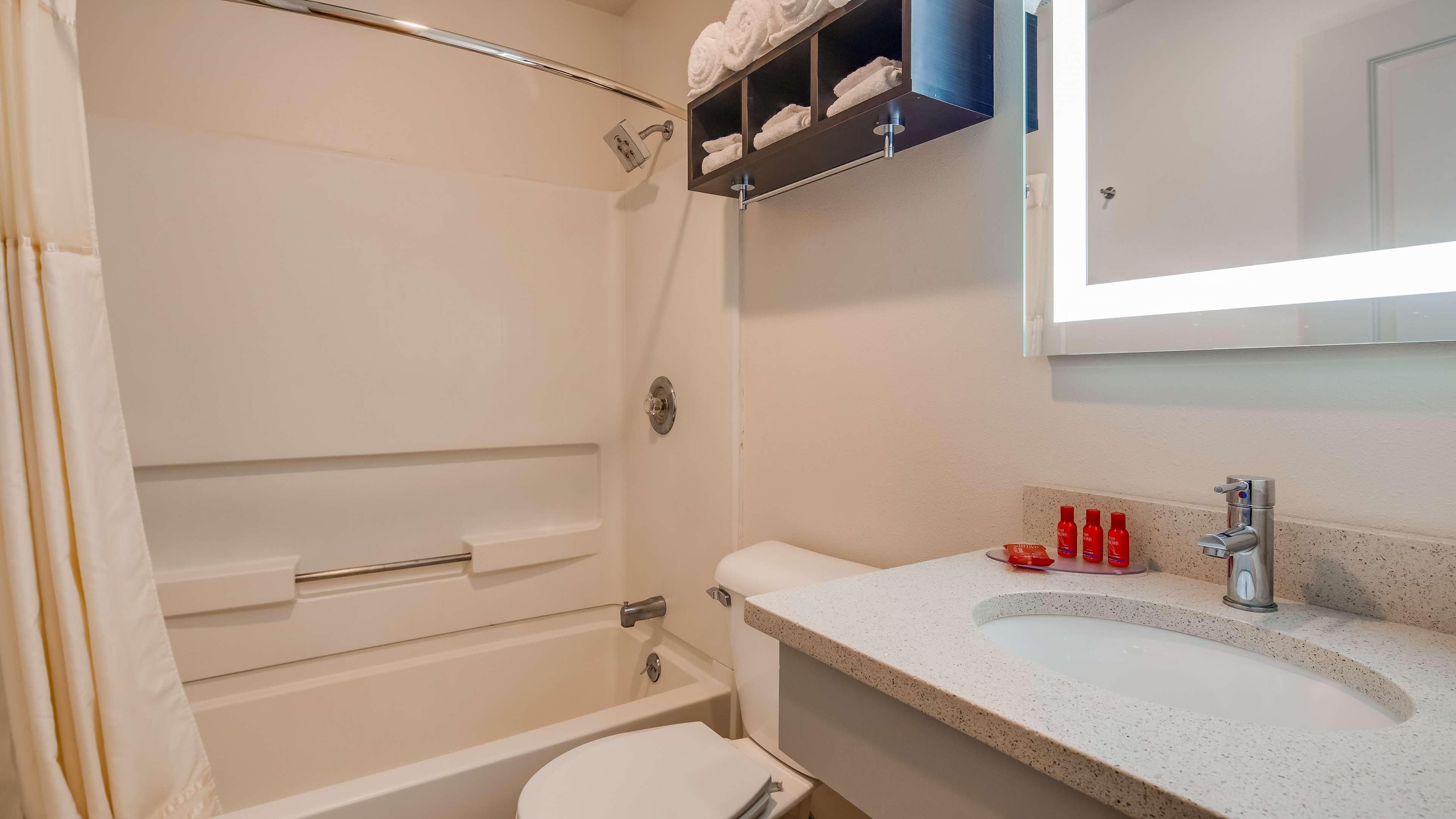 Surestay Hotel By Best Western Thomson Ngoại thất bức ảnh